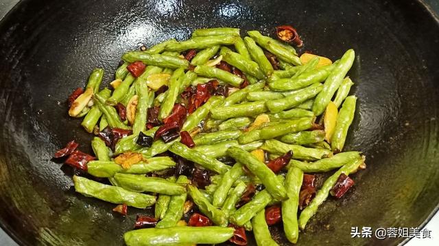 干煸豆角不用油炸的方法(干煸豆角用不用油炸)