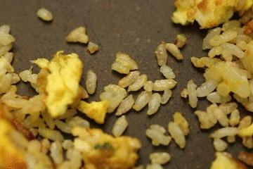 蛋炒饭这样做好吃到爆(蛋炒饭最过瘾的吃法)