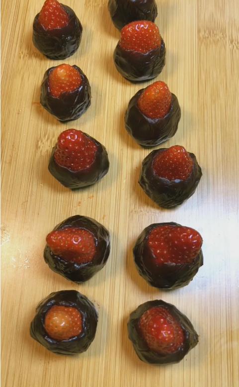 小孩超喜欢的草莓吃法（好吃又简单草莓吃法）