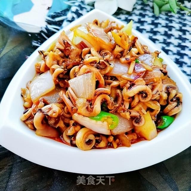 清炒鱿鱼卷的家常做法大全(东盛澜小厨房爆炒鱿鱼须)