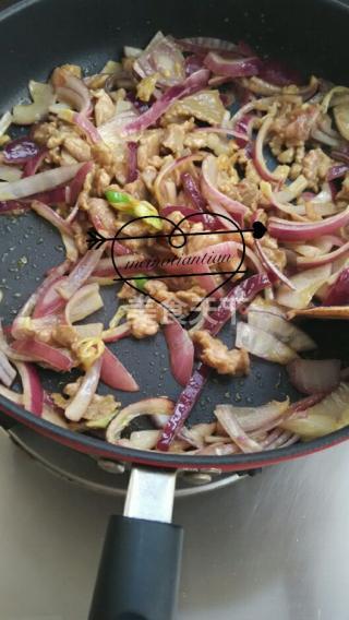 牛肉炒什么菜最搭(洋葱炒牛肉)