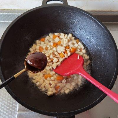 孜然杏鲍菇丁家常做法(好吃的爆炸的杏鲍菇炒鸡丁)