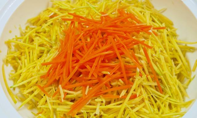 红薯土豆家常做法(吃红薯土豆不如吃它)