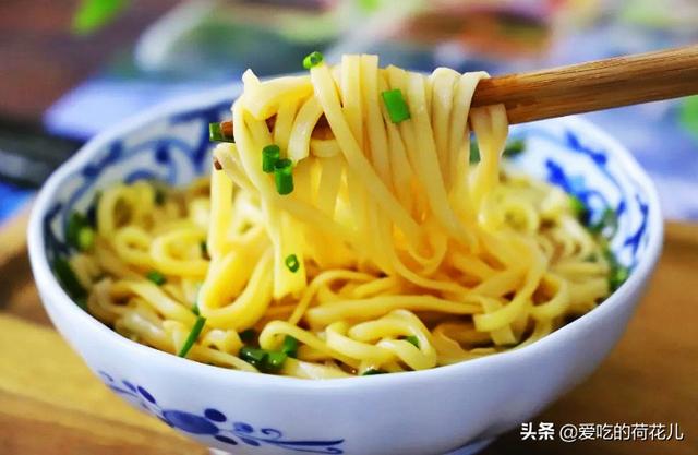 酸汤面怎么做最简单的方法(天热没胃口教你做酸汤面)