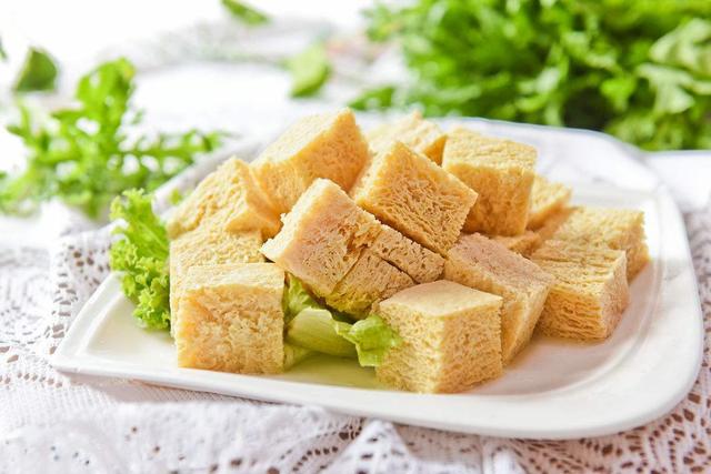 冻豆腐怎么炒好吃法(冻豆腐怎么做才好吃)