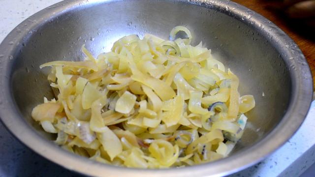 水晶皮冻怎么做好吃(做水晶皮冻记住)