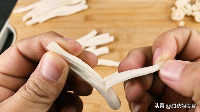 怎么做赛螃蟹好吃(最忌蛋黄直接炒)