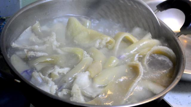 水晶皮冻怎么做好吃(做水晶皮冻记住)