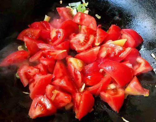 西红柿炒鸡蛋最有营养的正宗做法(西红柿炒鸡蛋许多人第一步就没做对)