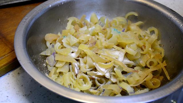 水晶皮冻怎么做好吃(做水晶皮冻记住)