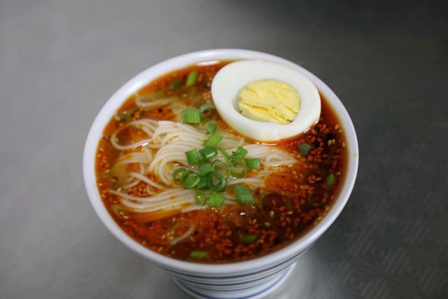 怎样做出好吃的酸汤面(酸汤面的做法配方)