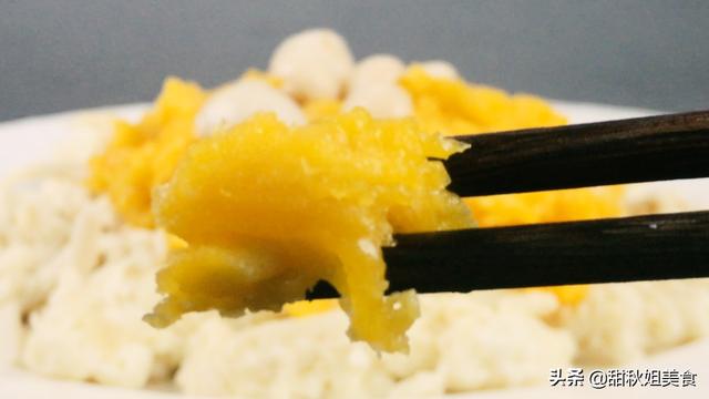 怎么做赛螃蟹好吃(最忌蛋黄直接炒)