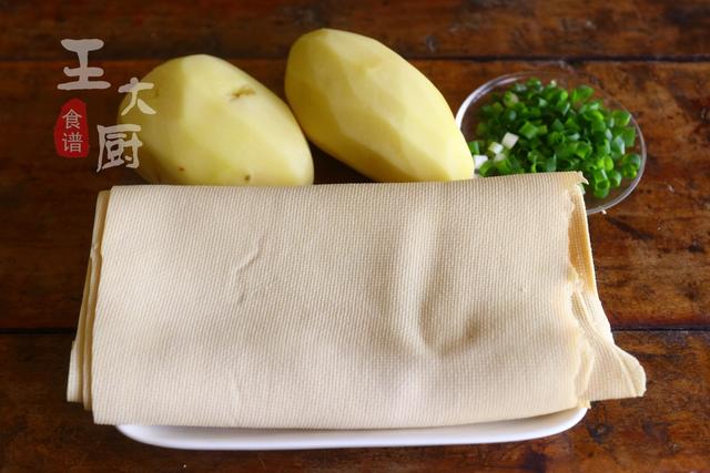 干豆腐炒辣椒土豆片做法大全家常(家常美味小炒土豆片炒干豆腐)