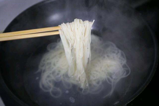 怎样做出好吃的酸汤面(酸汤面的做法配方)