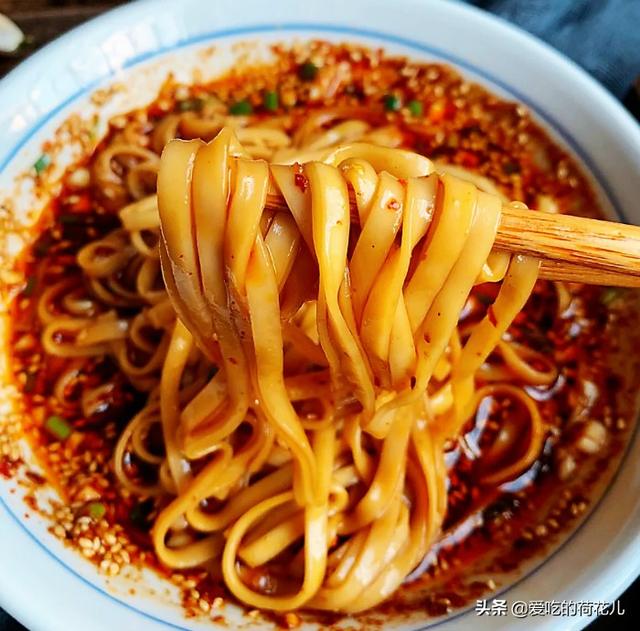 酸汤面怎么做最简单的方法(天热没胃口教你做酸汤面)