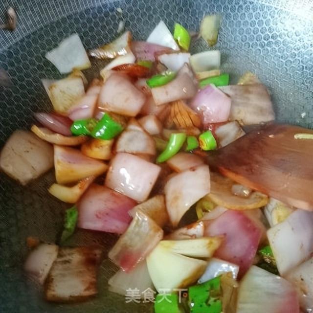 清炒鱿鱼卷的家常做法大全(东盛澜小厨房爆炒鱿鱼须)