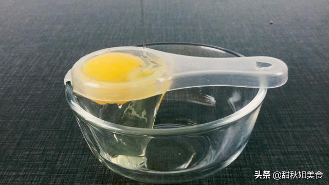 怎么做赛螃蟹好吃(最忌蛋黄直接炒)