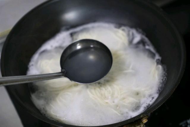 怎样做出好吃的酸汤面(酸汤面的做法配方)