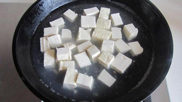 冻豆腐怎么炒好吃法(冻豆腐怎么做才好吃)