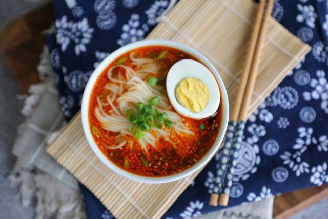 怎样做出好吃的酸汤面(酸汤面的做法配方)