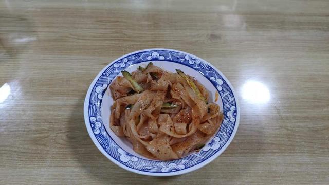 西安凉皮多少一个(凉皮四块炒面八块)