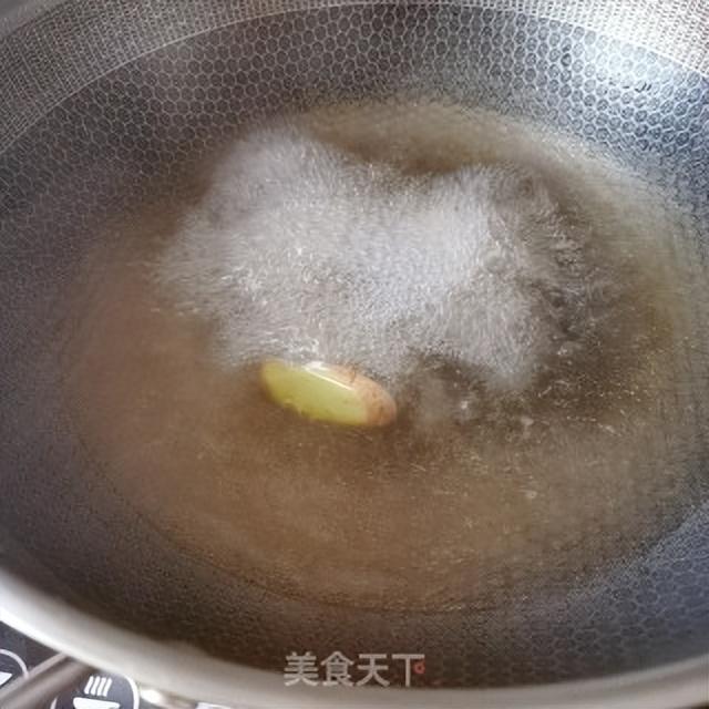 清炒鱿鱼卷的家常做法大全(东盛澜小厨房爆炒鱿鱼须)