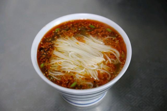 怎样做出好吃的酸汤面(酸汤面的做法配方)