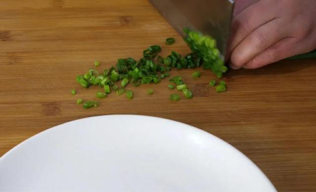 西红柿炒鸡蛋最有营养的正宗做法(西红柿炒鸡蛋许多人第一步就没做对)