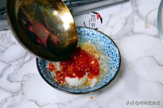 怎么做绿豆芽又快又好吃(夏天都爱吃的凉拌绿豆芽)