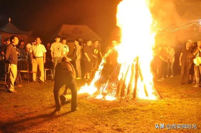 周末去哪看油菜花陕西(骑马赏花觅美食)