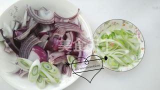 牛肉炒什么菜最搭(洋葱炒牛肉)