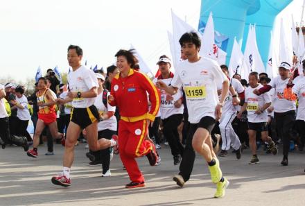 国际长跑节-奥运冠军叶诗文领跑 国际长跑节-奥运冠军叶诗文领跑