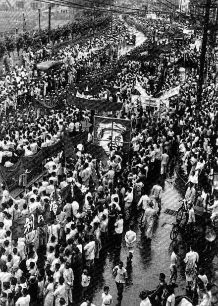 上海百万军民庆祝解放 上海百万军民庆祝解放