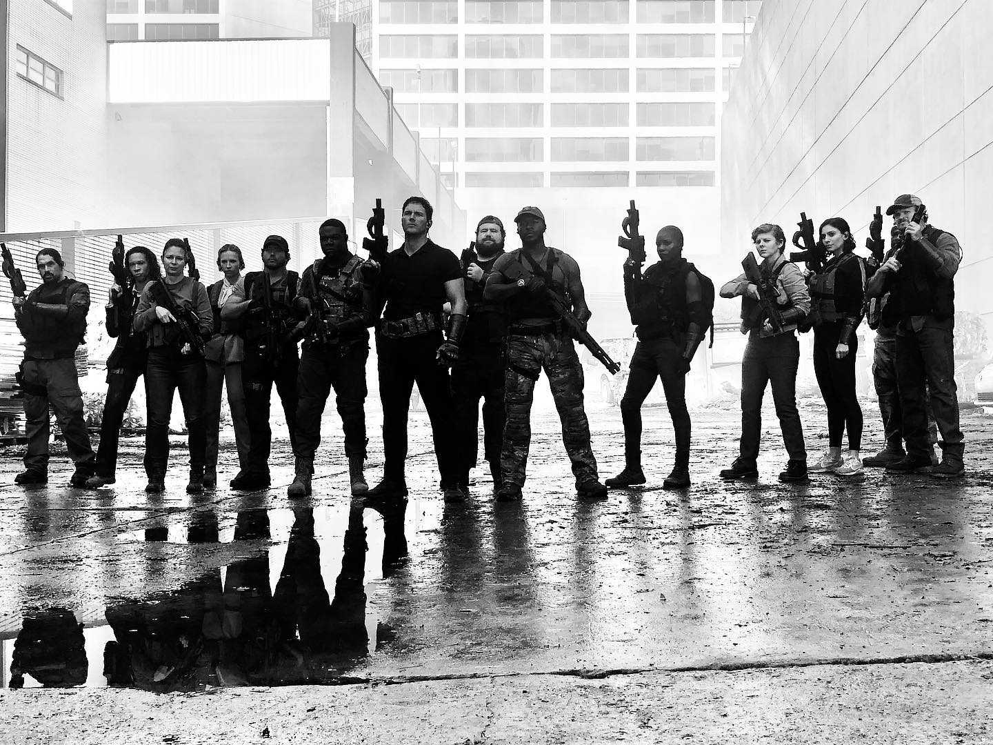 明日之战(2021)的剧照 明日之战(2021)的剧照