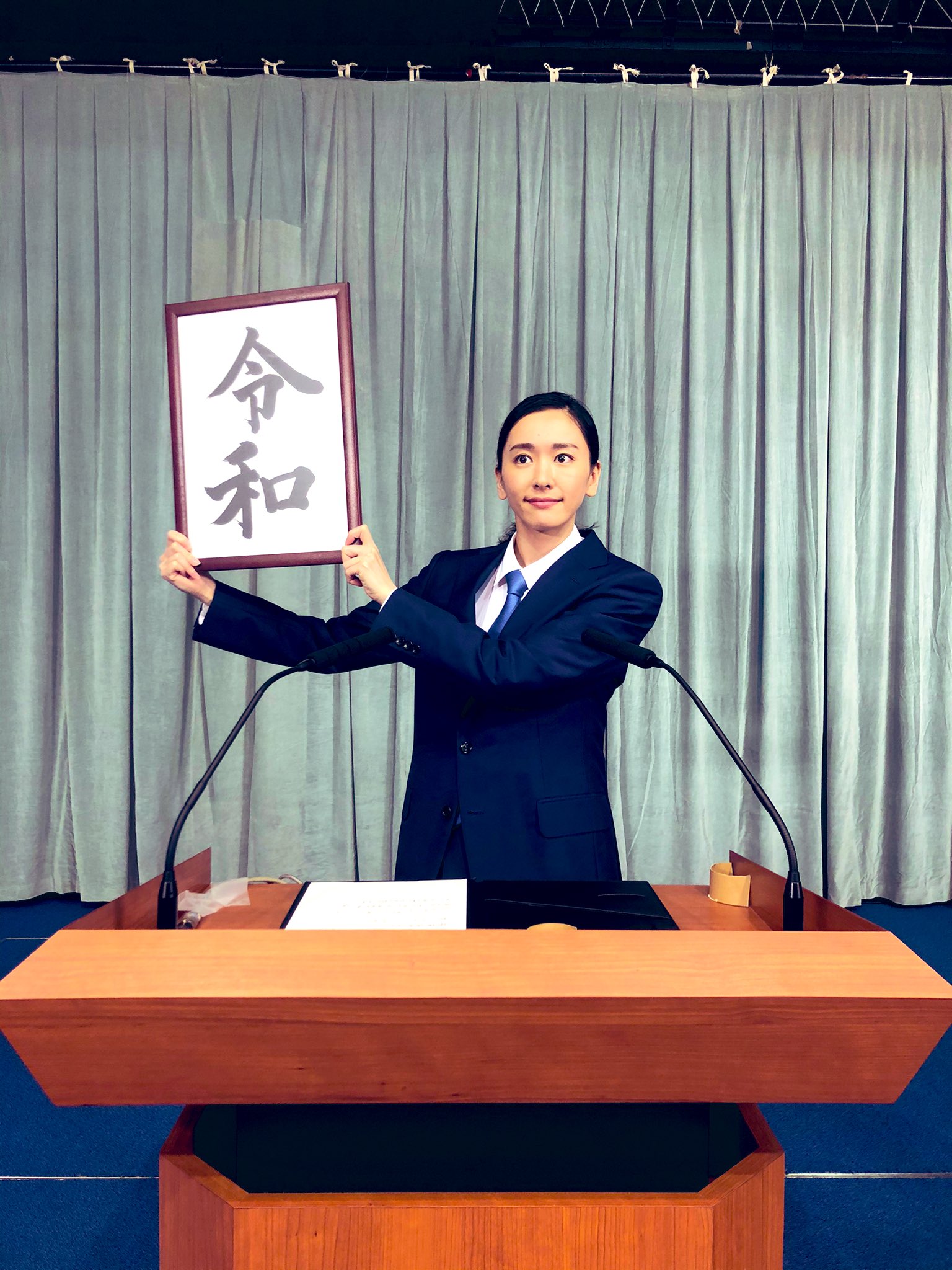 逃避虽可耻但有用(2021)的剧照 逃避虽可耻但有用(2021)的剧照