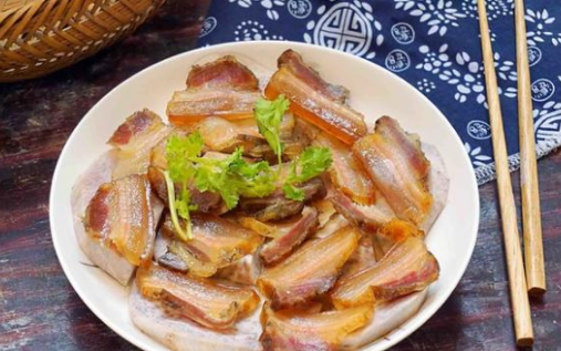 腊肉先蒸熟再切还是切完再蒸3