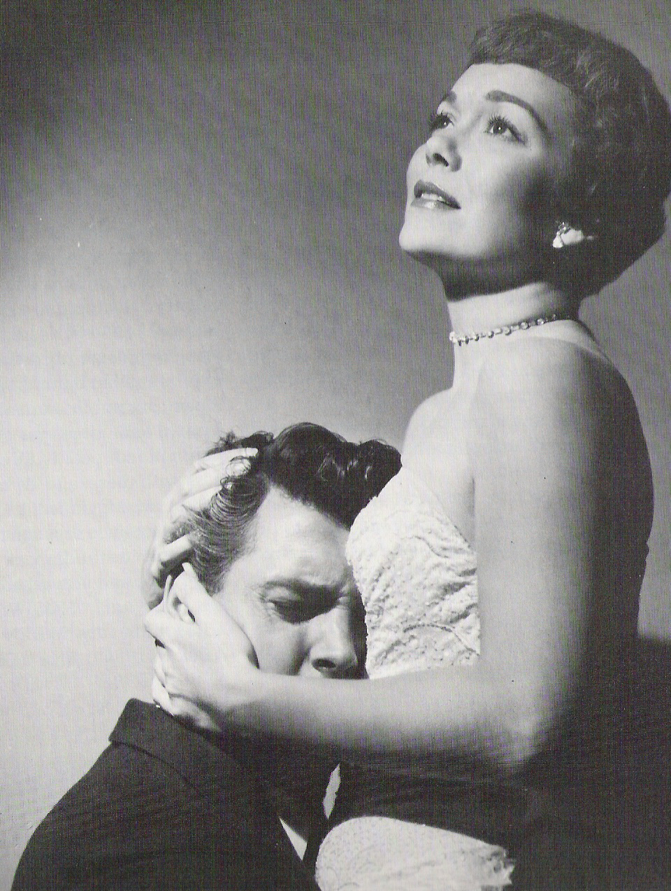 天老地荒不了情(1954)的剧照 天老地荒不了情(1954)的剧照