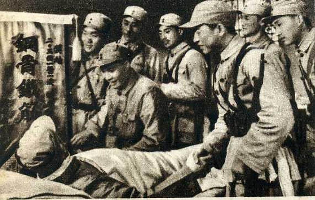 钢铁战士
(1950)的剧照 钢铁战士
(1950)的剧照