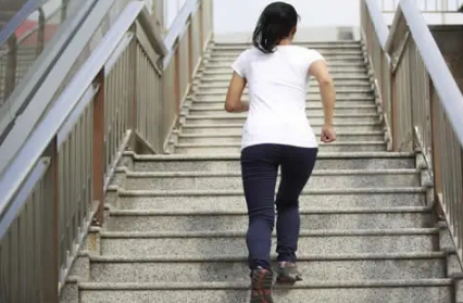 空腹爬楼梯后能立马吃东西吗2