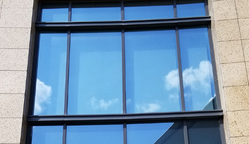 单向玻璃膜是贴在里面还是外面3