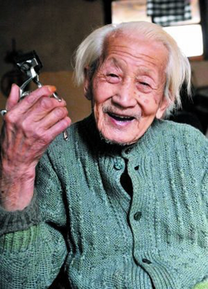 靖大爷和他的老主顾们
(2002)的剧照 靖大爷和他的老主顾们
(2002)的剧照