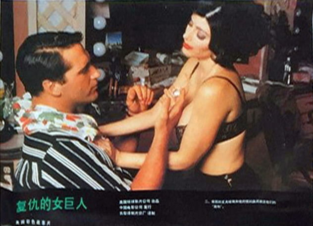 50英尺高的女人(1993)的剧照 50英尺高的女人(1993)的剧照