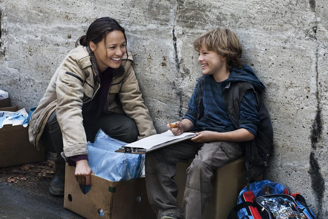 陨落星辰(2011)的剧照 陨落星辰(2011)的剧照