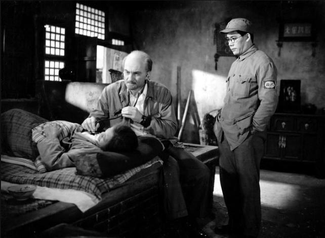 白求恩大夫
(1965)的剧照 白求恩大夫
(1965)的剧照