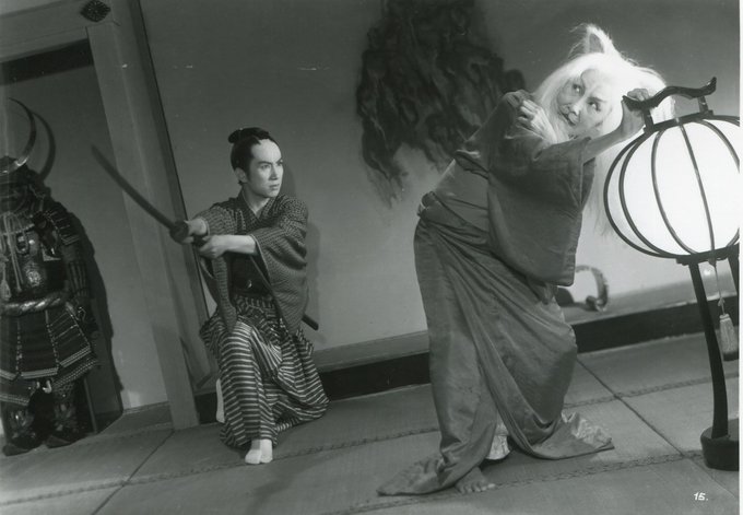 鬼猫凶宅(1958)的剧照 鬼猫凶宅(1958)的剧照