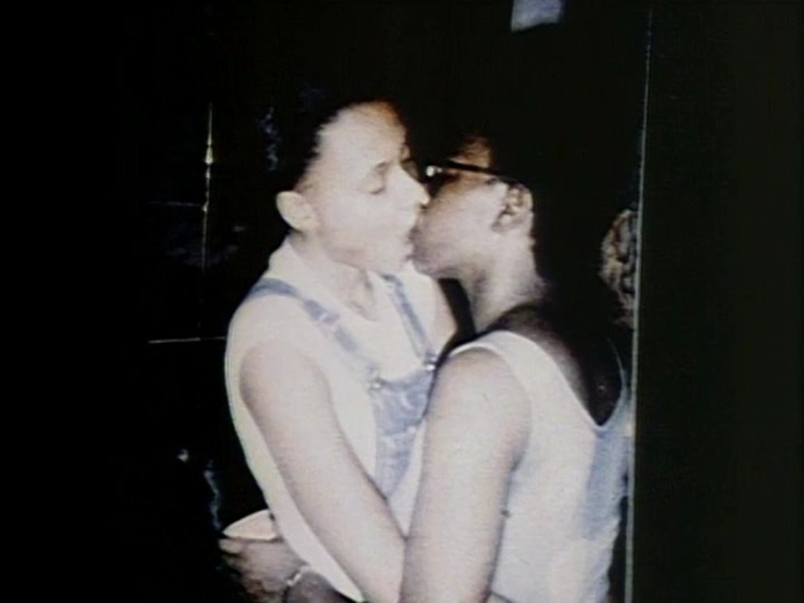 硝烟中的玫瑰(1983)的剧照 硝烟中的玫瑰(1983)的剧照