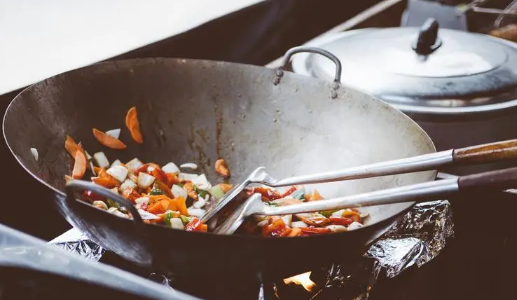 在客厅做饭会破坏风水吗3