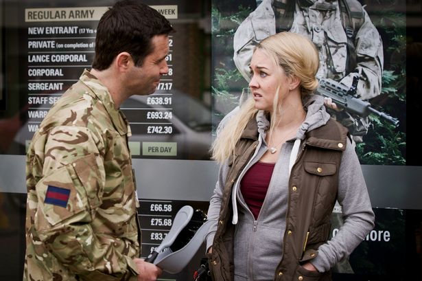 少女从军记(2013)的剧照 少女从军记(2013)的剧照