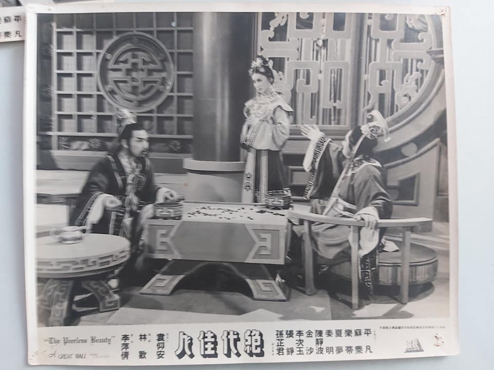 绝代佳人(1953)的剧照 绝代佳人(1953)的剧照
