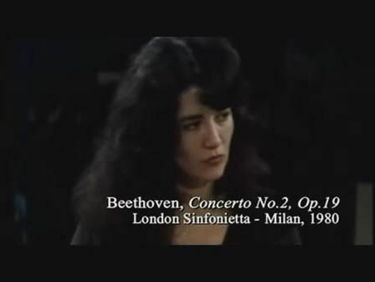 玛莎·阿格丽奇-夜话(2003)的剧照 玛莎·阿格丽奇-夜话(2003)的剧照